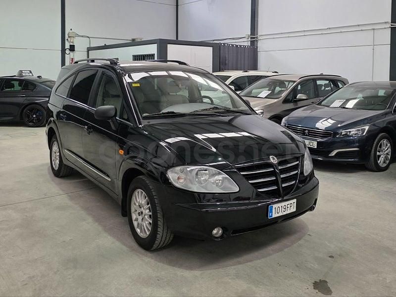 Usado Ssangyong (KGM) Rodius Limited 165 CV (121 kW) 2007 Negro Monovolumen