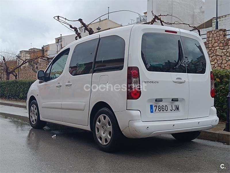 Usado Peugeot Partner Tepee Outdoor 100 CV (73 kW) 2015 Blanco Monovolumen