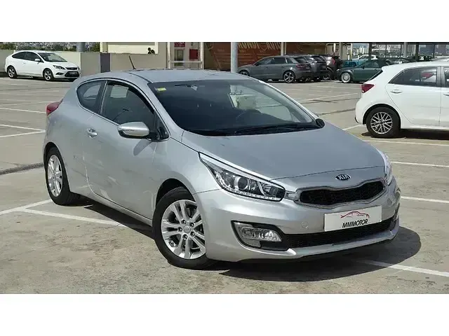 Usado Kia Ceed 135 CV (99 kW) 2015 Gris Utilitario