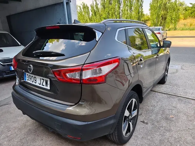 Usado Nissan Qashqai Tekna 163 CV (119 kW) 2017 Marrón SUV