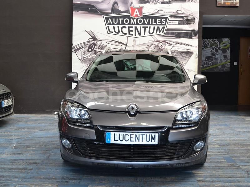 Usado Renault Mégane GrandTour Business 110 CV (80 kW) 2012 Gris / plata Familiar