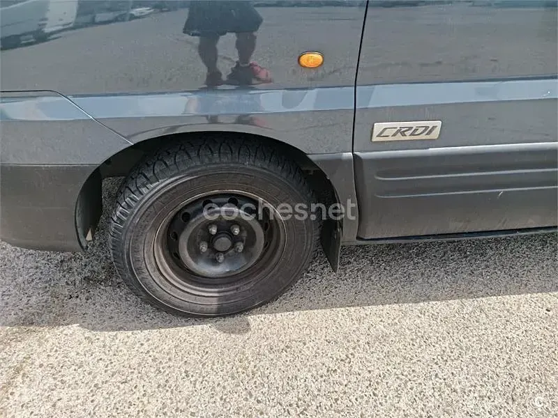 Usado Hyundai H-1 140 CV (102 kW) 2005 Gris / plata Monovolumen