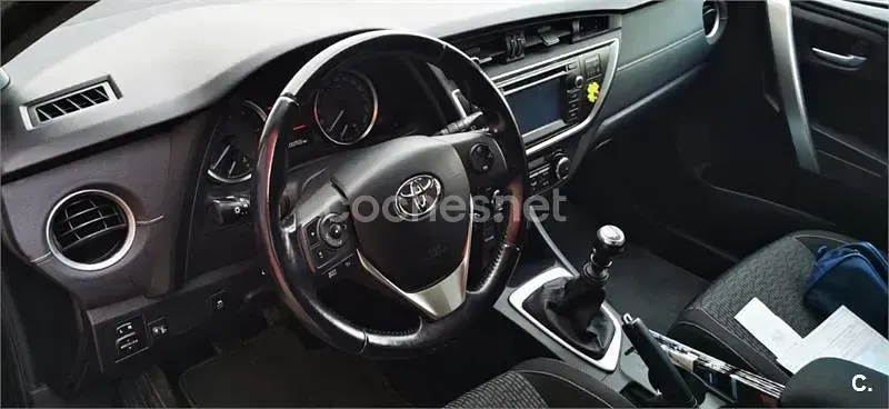 Usado Toyota Auris 90 CV (66 kW) 2015 Negro Berlina