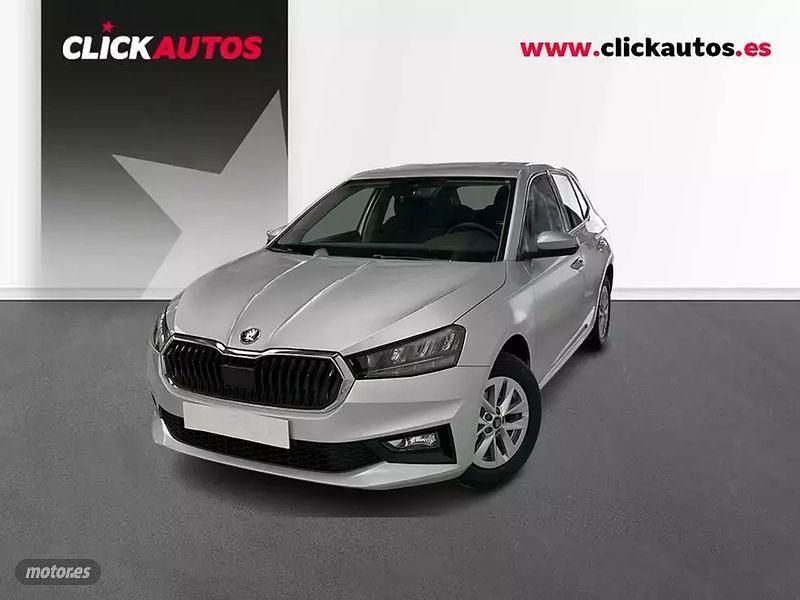 Plateado Usado 2025 Skoda Fabia Selection Berlina | 18.550 € (Buen precio) - Imagen 1/4