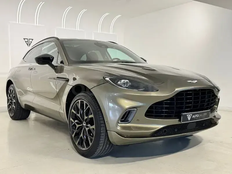 Usado Aston Martin DBX 550 CV (404 kW) 2021 Verde SUV
