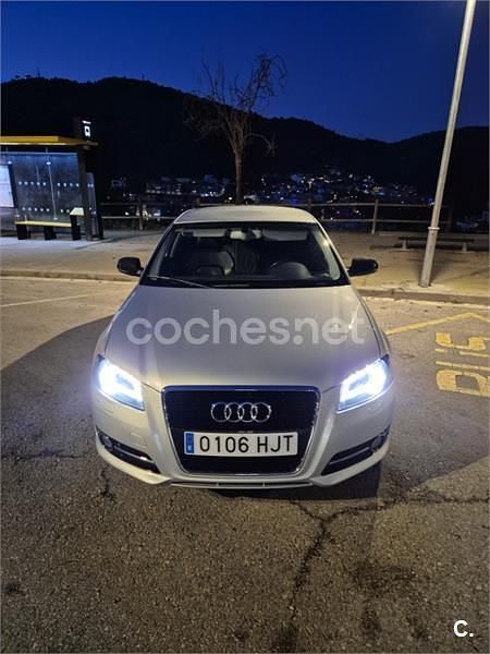 Usado Audi A3 Attraction 105 CV (77 kW) 2012 Gris / plata Berlina