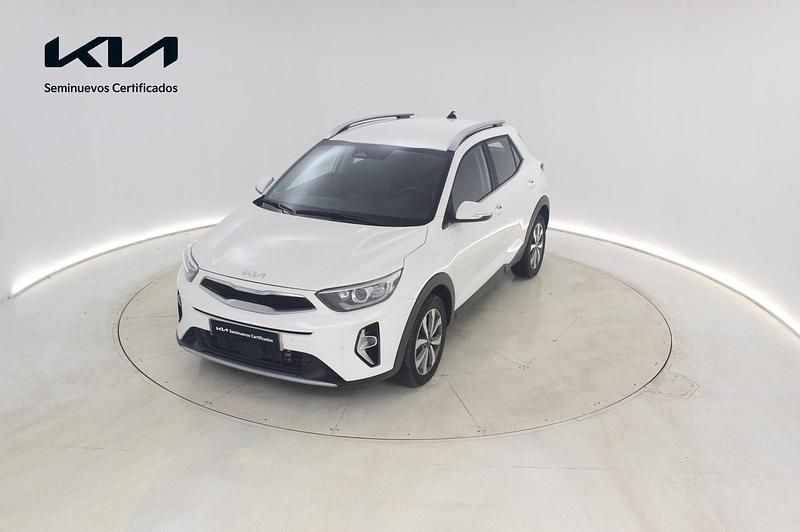 Clear white Usado 2024 Kia Stonic SUV | 20.100 € (Un poco caro) - Imagen 1/4