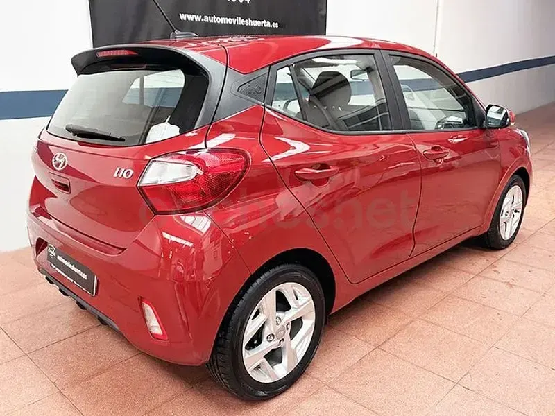 Usado Hyundai i10 67 CV (49 kW) 2021 Granate Utilitario