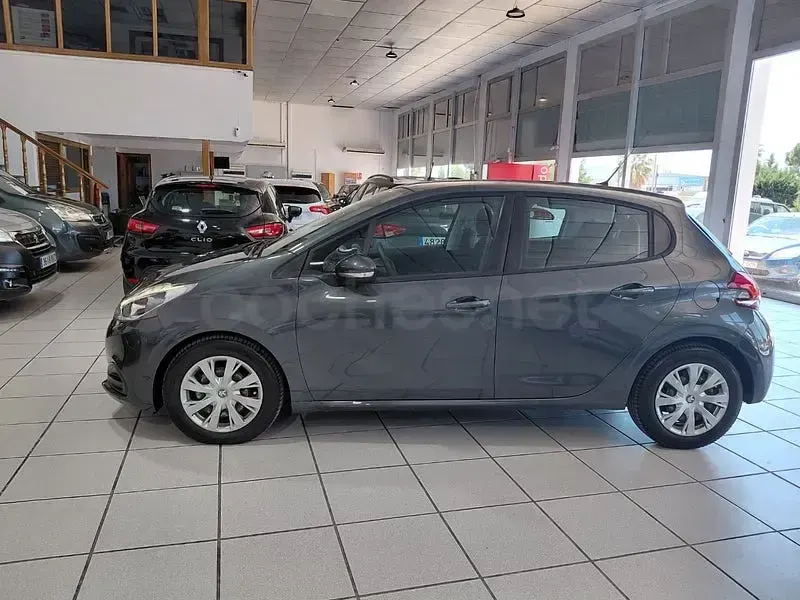 Usado Peugeot 208 Active 100 CV (73 kW) 2015 Beige Utilitario