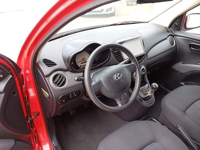 Usado Hyundai i10 Comfort 85 CV (62 kW) 2012 Rojo Utilitario