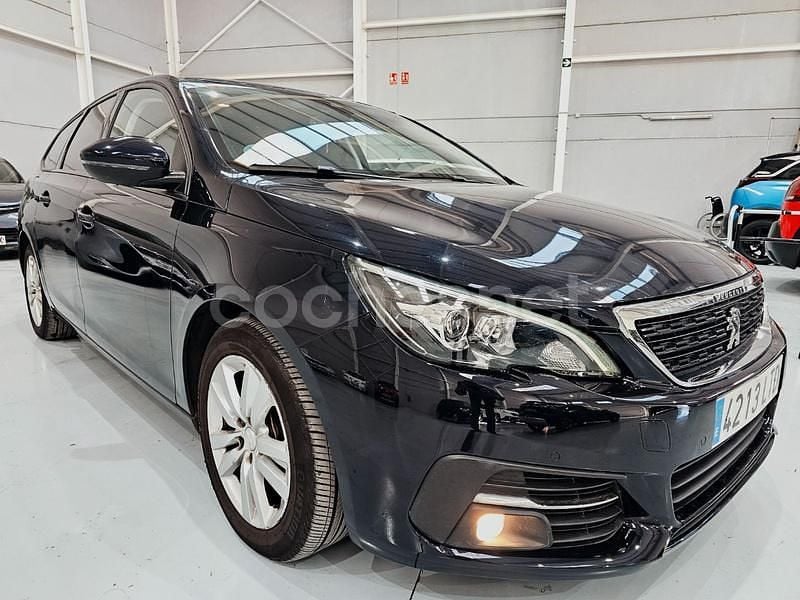 Usado Peugeot 308 SW Style 100 CV (73 kW) 2019 Azul Familiar