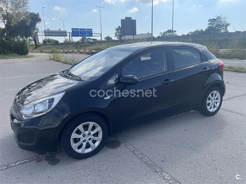 Negro Usado 2013 Kia Rio Berlina | 6000 € (Precio justo) - Imagen 1/4