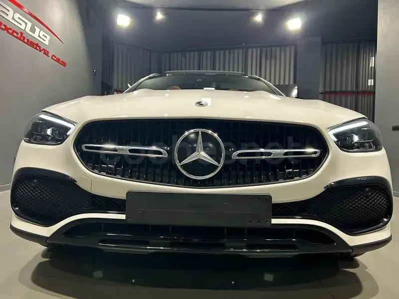 Usado Mercedes C220 200 CV (147 kW) 2022 Blanco Familiar