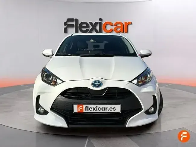 Usado Toyota Yaris Hybrid Active 116 CV (85 kW) 2024 Blanco