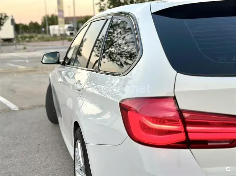 Usado BMW 318 Shadowline 150 CV (110 kW) 2018 Blanco Familiar