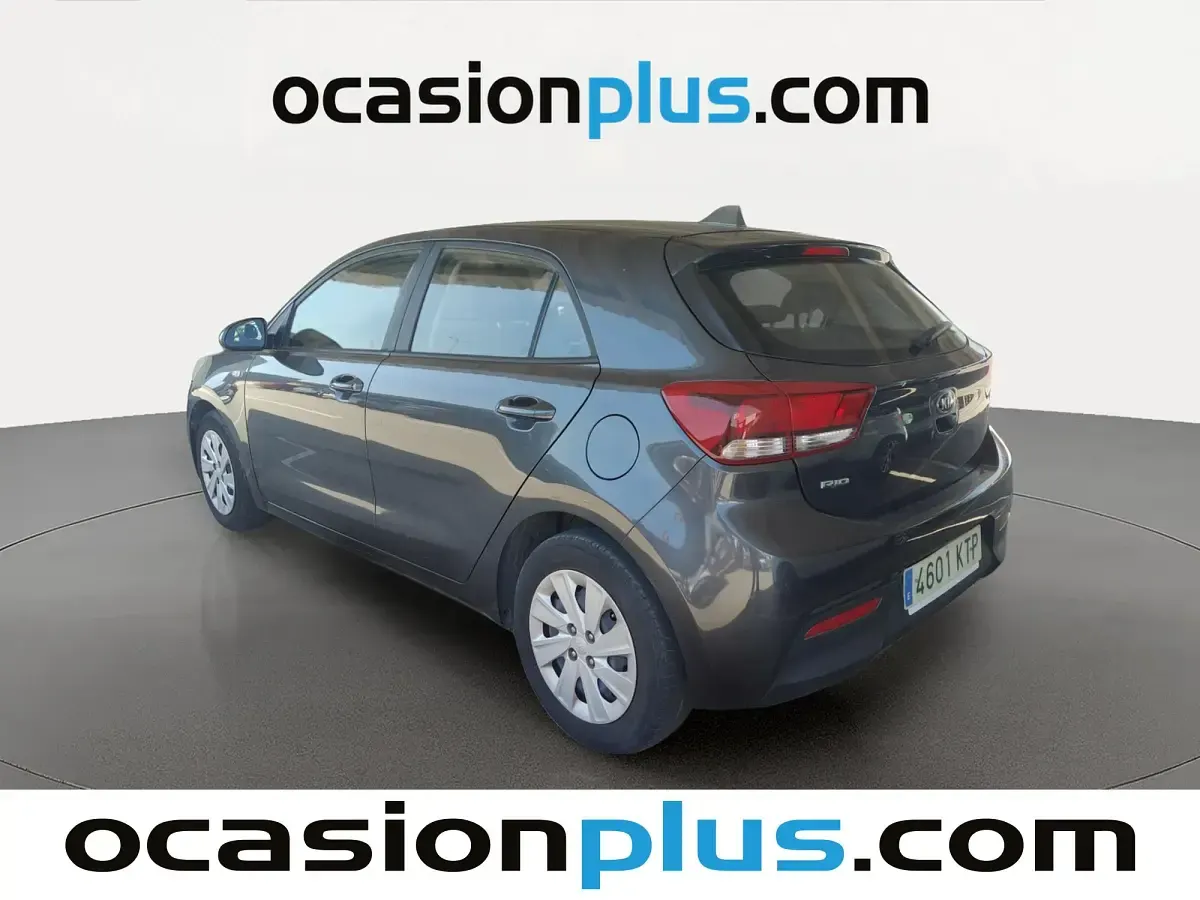Usado Kia Rio 84 CV (61 kW) 2019 Gris Utilitario