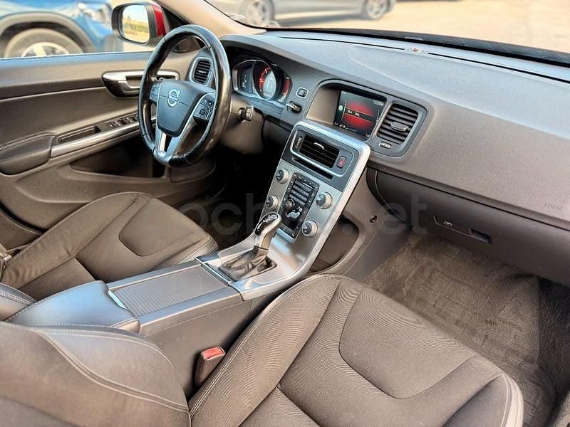Usado Volvo V60 Momentum 120 CV (88 kW) 2015 Granate Familiar