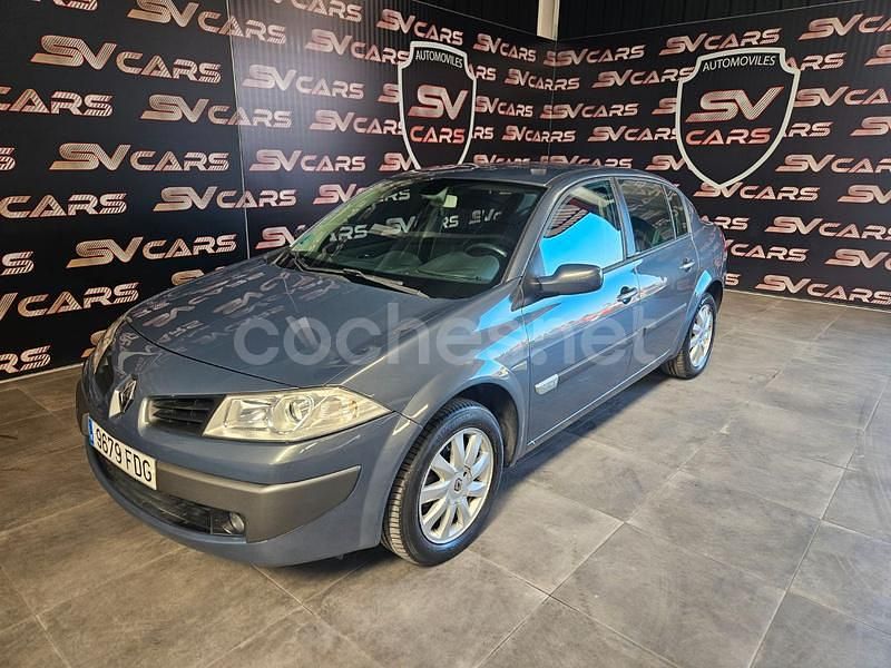 Gris / plata Usado 2006 Renault Mégane II Dynamique Berlina | 5999 € (Caro) - Imagen 1/4