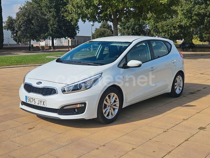 Blanco Usado 2017 Kia Ceed GT Berlina | 8990 € (Super precio) - Imagen 1/4