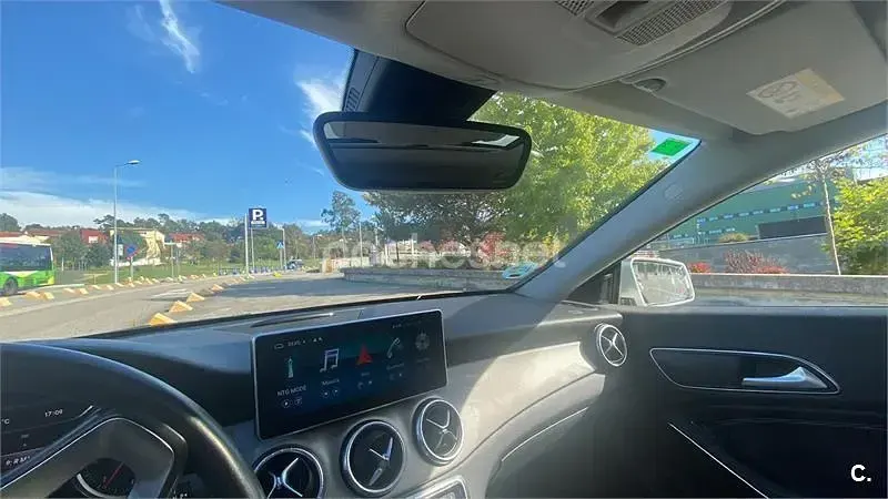 Usado Mercedes CLA200 Shooting Brake 136 CV (100 kW) 2017 Gris / plata Familiar