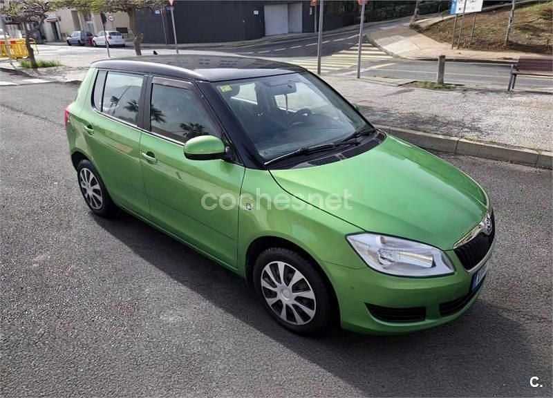 Usado Skoda Fabia Elegance 86 CV (63 kW) 2014 Verde Berlina