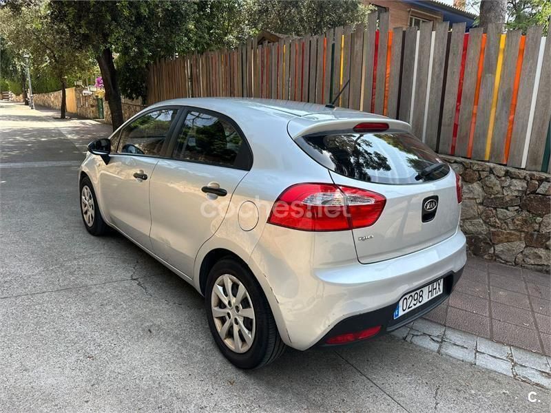 Gris / plata Usado 2011 Kia Rio Berlina | 5500 € (Buen precio) - Imagen 1/4