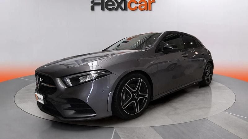 Usado Mercedes A180 116 CV (85 kW) 2021 Gris Utilitario