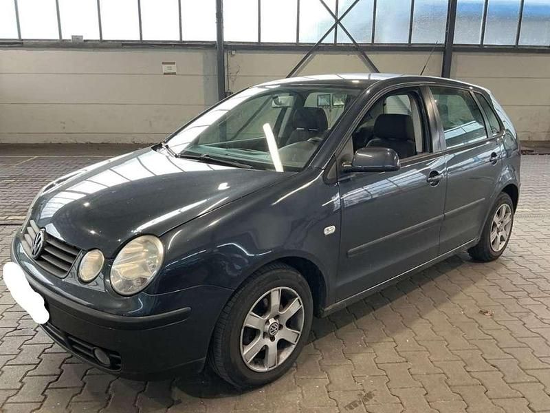 Gris Usado 2004 VW Polo Trendline Utilitario | 3995 € (Caro) - Imagen 1/4