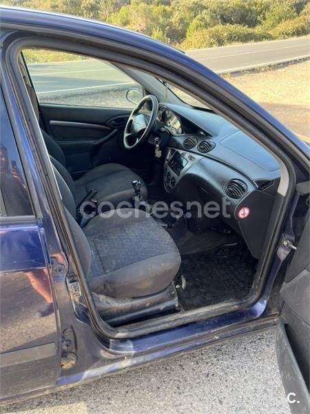 Usado Ford Focus Trend 90 CV (66 kW) 2000 Azul Berlina
