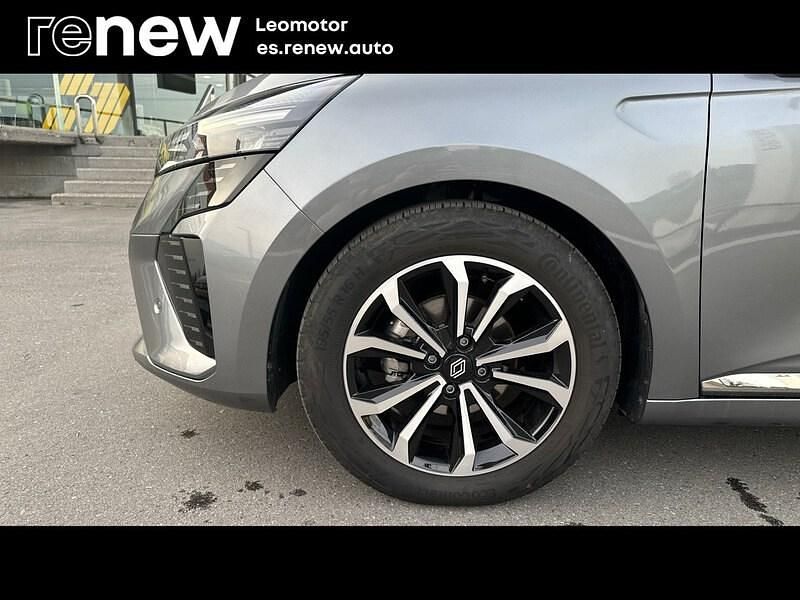 Usado Renault Clio V Techno 90 CV (66 kW) 2024 Gris Berlina