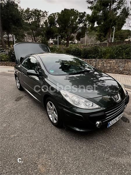 Usado Peugeot 307 CC 110 CV (80 kW) 2006 Gris / plata Descapotable