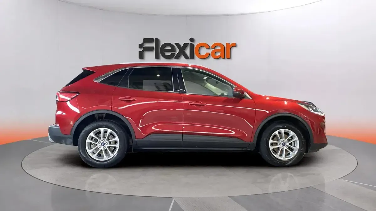 Usado Ford Kuga ST-Line 150 CV (110 kW) 2023 Granate SUV