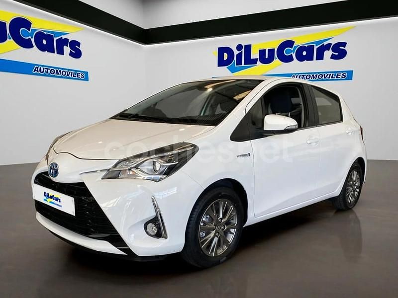Usado Toyota Yaris Hybrid Active 100 CV (73 kW) 2019 Blanco Berlina