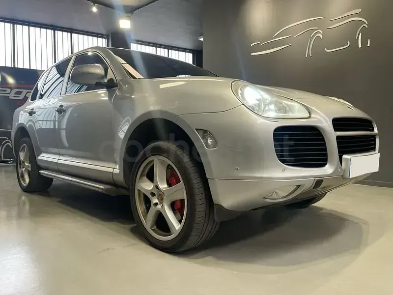 Usado Porsche Cayenne Turbo 450 CV (330 kW) 2004 Gris / plata SUV