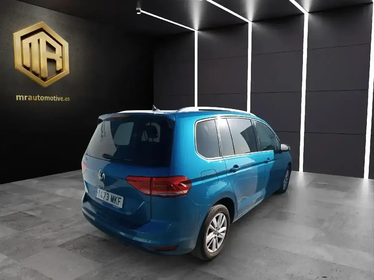 Usado VW Touran Advance 122 CV (89 kW) 2023 Azul Monovolumen