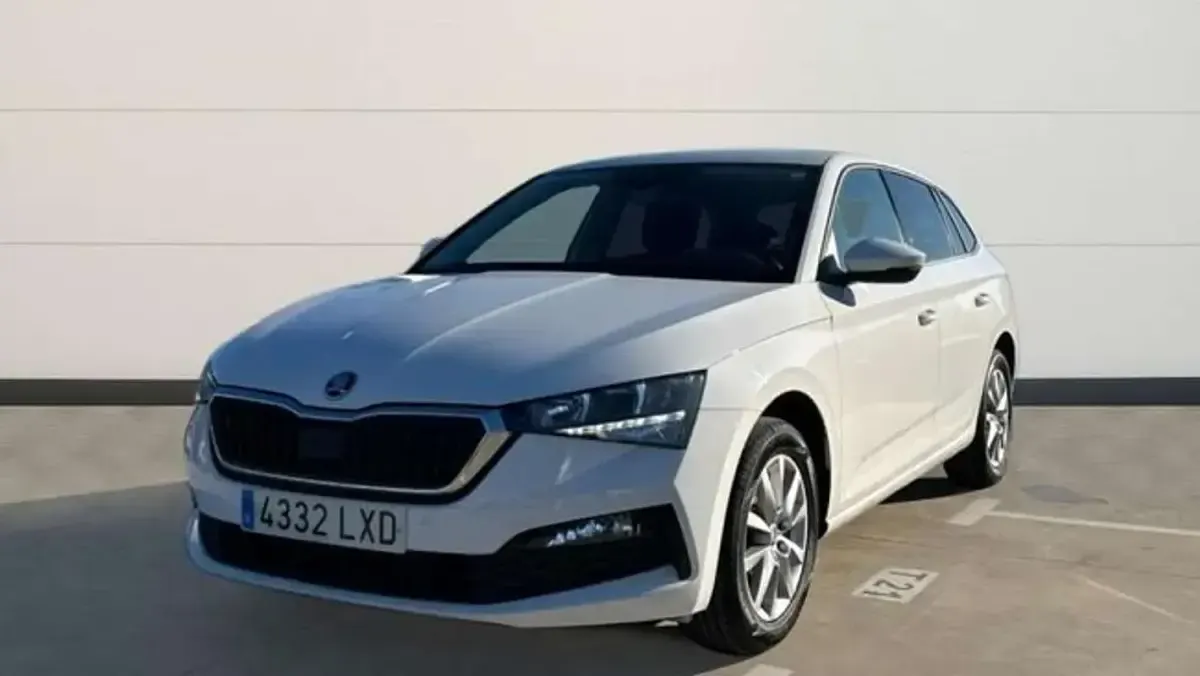 Usado Skoda Scala 95 CV (69 kW) 2022 Blanco Utilitario
