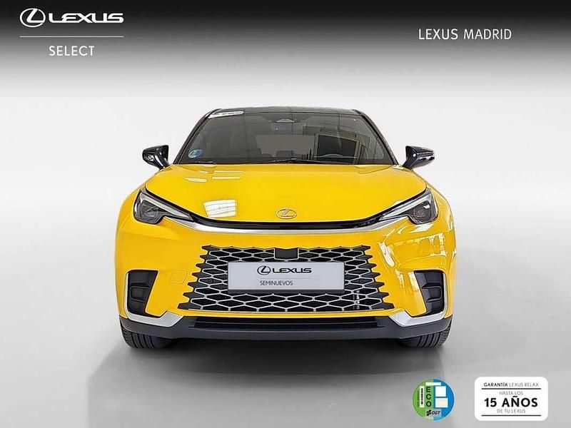 Usado Lexus LBX 137 CV (100 kW) 2025 Amarillo SUV