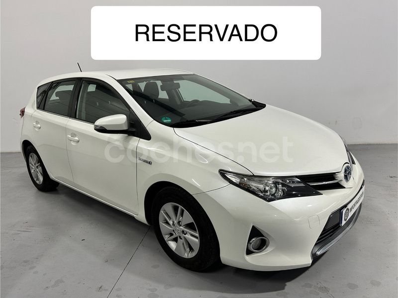 Blanco Usado 2013 Toyota Auris Hybrid Active Berlina | 11.490 € (Precio justo) - Imagen 1/4