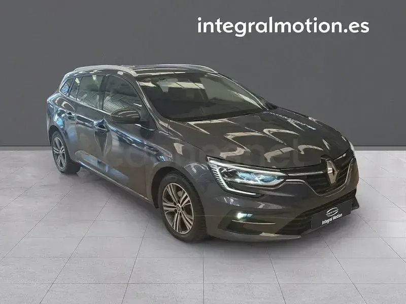 Usado Renault Mégane GrandTour Zen 115 CV (84 kW) 2022 Gris / plata Familiar