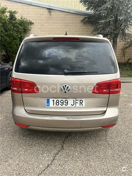 Usado VW Touran Advance 140 CV (102 kW) 2015 Beige Monovolumen