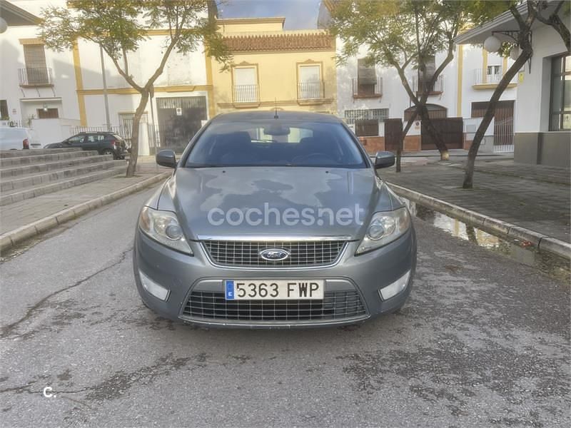 Usado Ford Mondeo Titanium 140 CV (102 kW) 2007 Gris / plata Berlina