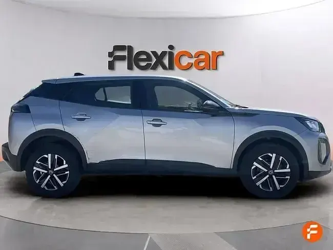 Usado Peugeot 2008 Active 100 CV (73 kW) 2023 Gris SUV
