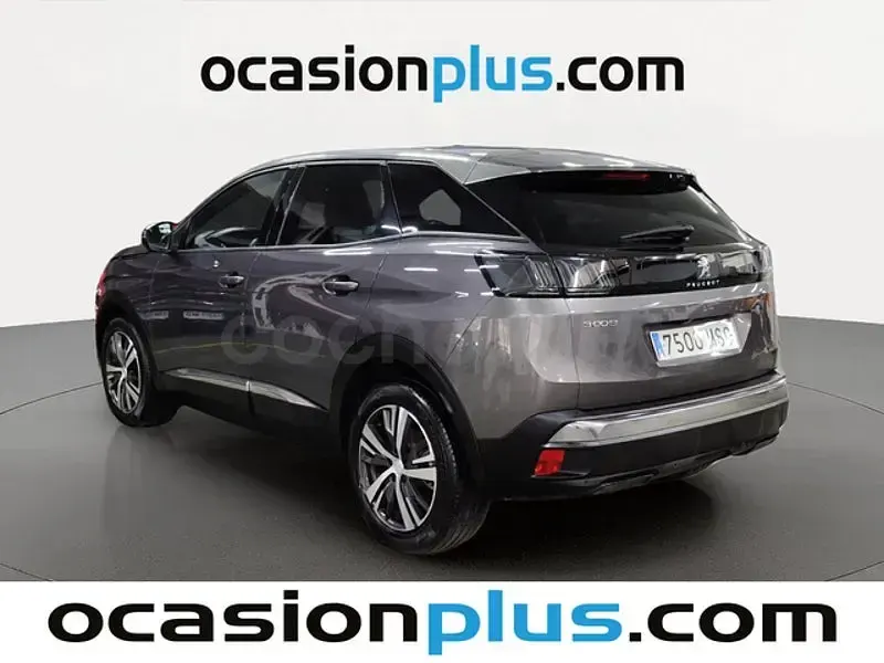 Usado Peugeot 3008 Allure 136 CV (100 kW) 2024 Gris SUV