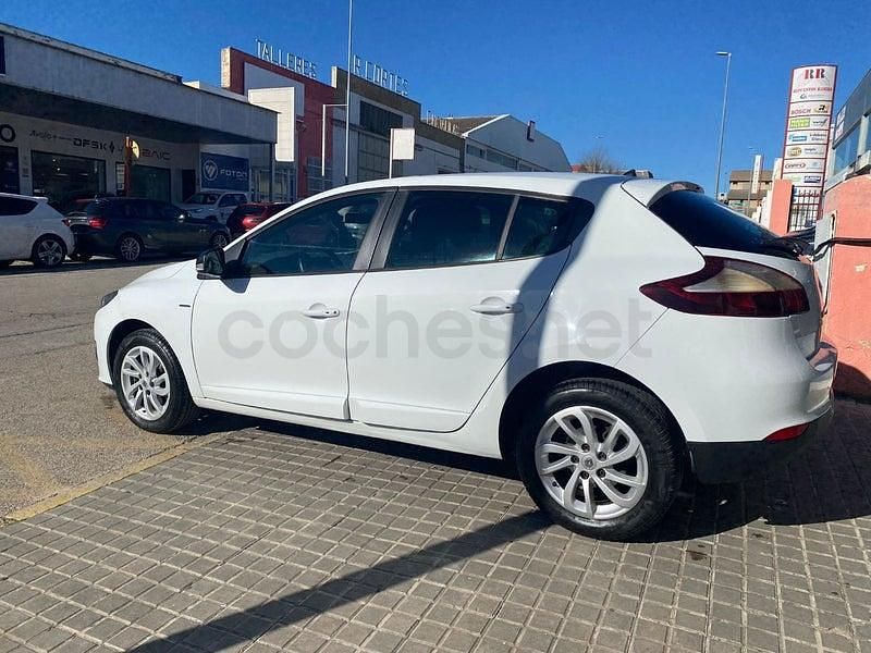 Usado Renault Mégane LIMITED 115 CV (84 kW) 2015 Blanco Berlina