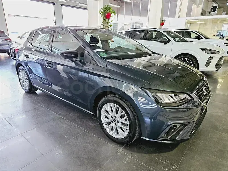 Usado Seat Ibiza FR 115 CV (84 kW) 2025 Gris / plata Utilitario