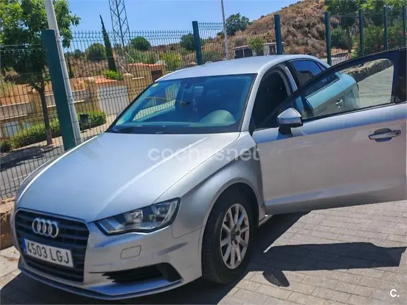 Usado Audi A3 Advanced 150 CV (110 kW) 2015 Gris / plata Berlina