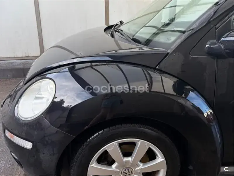 Usado VW New Beetle 105 CV (77 kW) 2006 Negro Utilitario