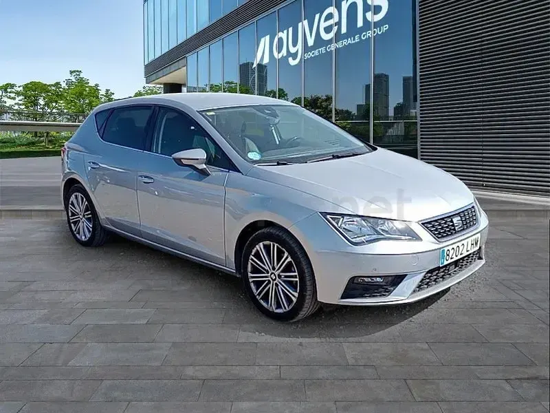 Usado Seat Leon XCELLENCE 130 CV (95 kW) 2020 Gris / plata Berlina