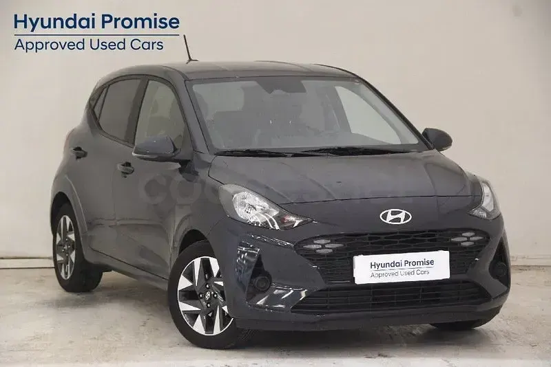 Usado Hyundai i10 63 CV (46 kW) 2025 Gris / plata Utilitario