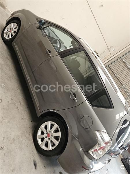 Usado Toyota Corolla Verso Sol 136 CV (100 kW) 2006 Beige Monovolumen